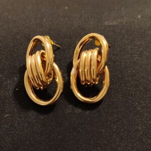 Elegant Vtg Trifari Gold Tone Knot Earrings